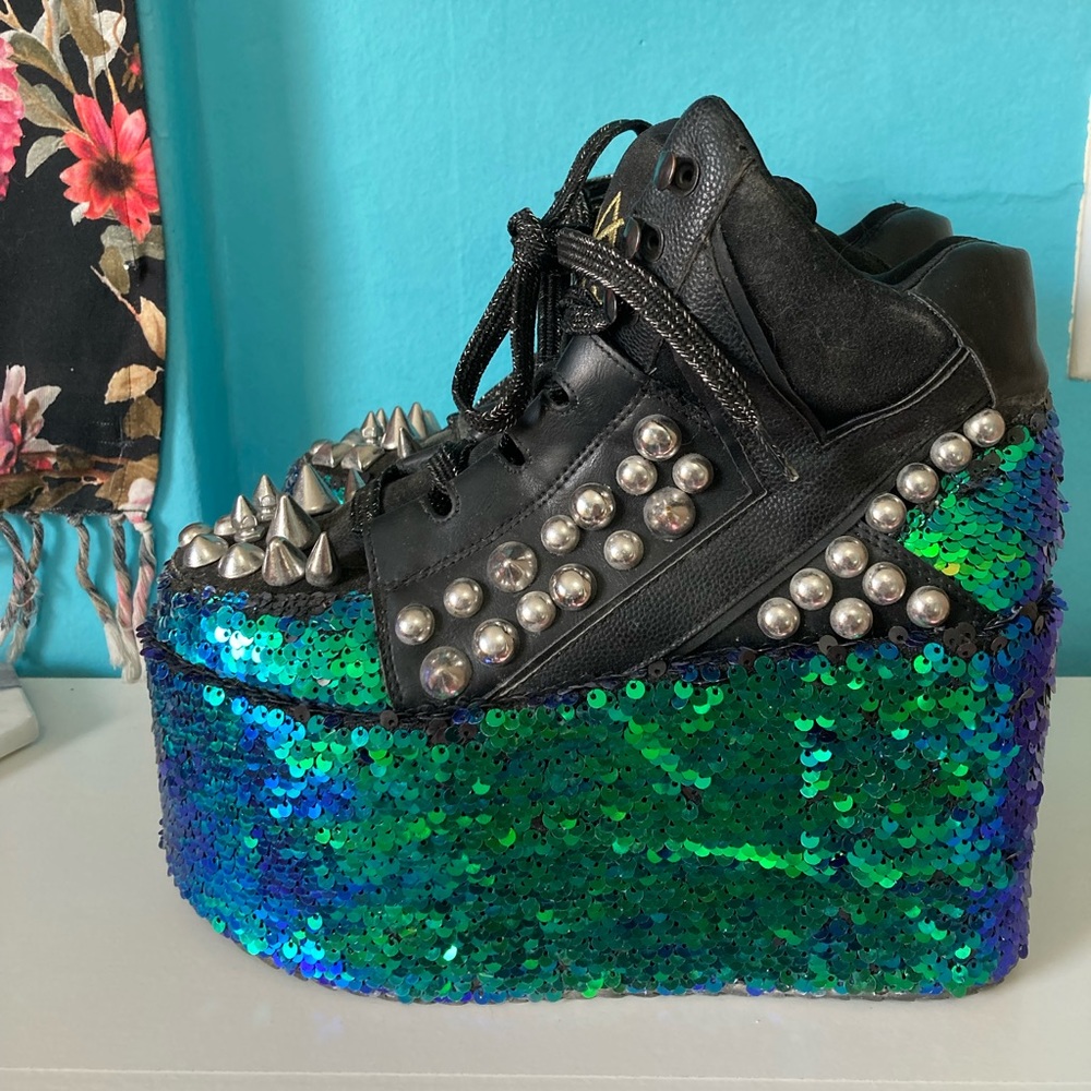 YRU size 7 mermaid platform sneakers